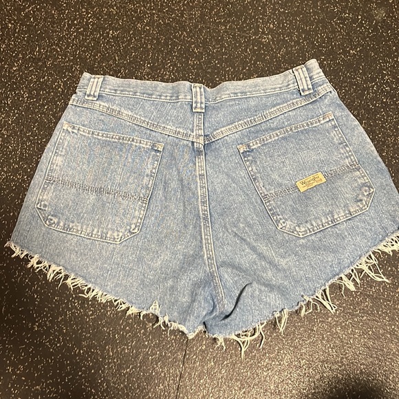 Vintage Wrangler cutoff denim shorts - Picture 2 of 4